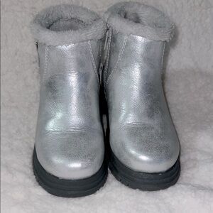 OshKosh B'gosh Silver‎ Kids Boots